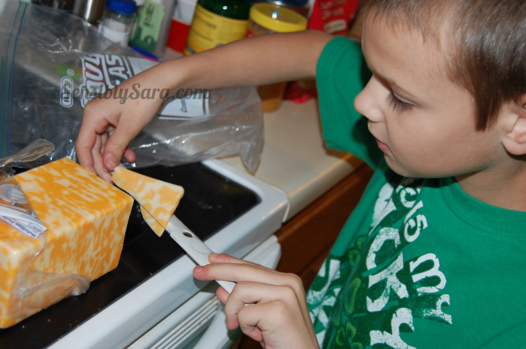 Kids in the Kitchen - Cutting the cheese | SensiblySara.com