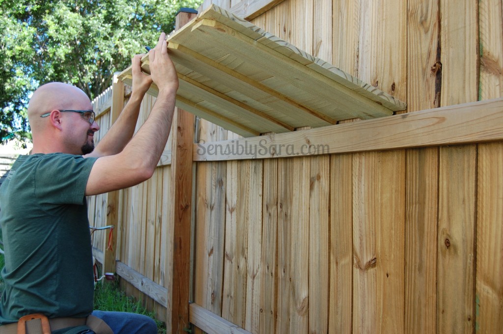 DIY Fence Table | SensiblySara.com