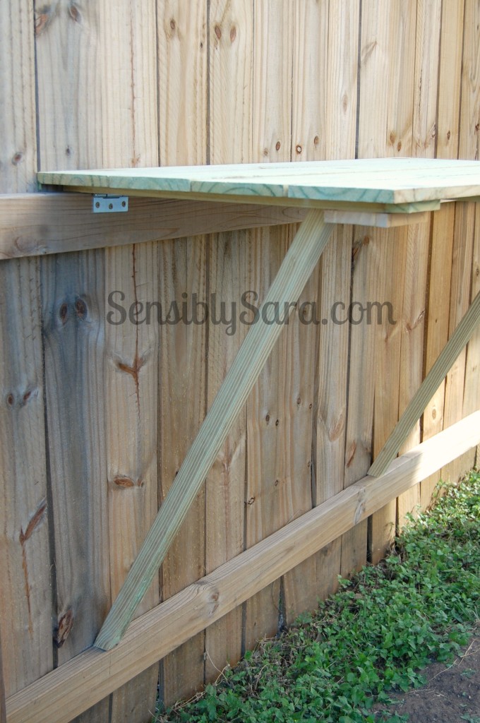 DIY Fence Table | SensiblySara.com