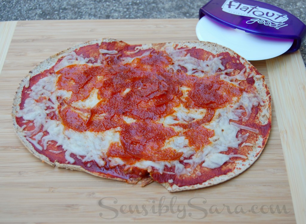 Flatout Flatbread Pizza | SensiblySara.com