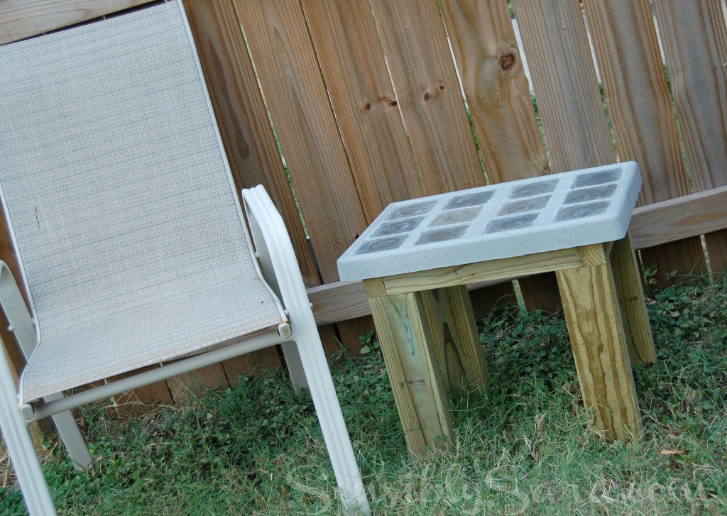 Outdoor Side Table | SensiblySara.com
