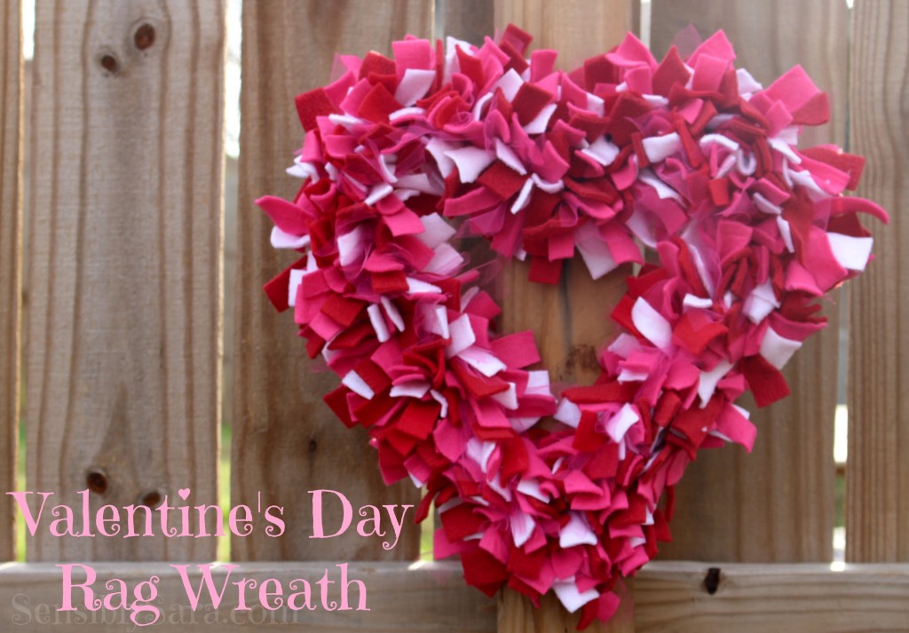 Valentine's Day Rag Wreath| SensiblySara.com