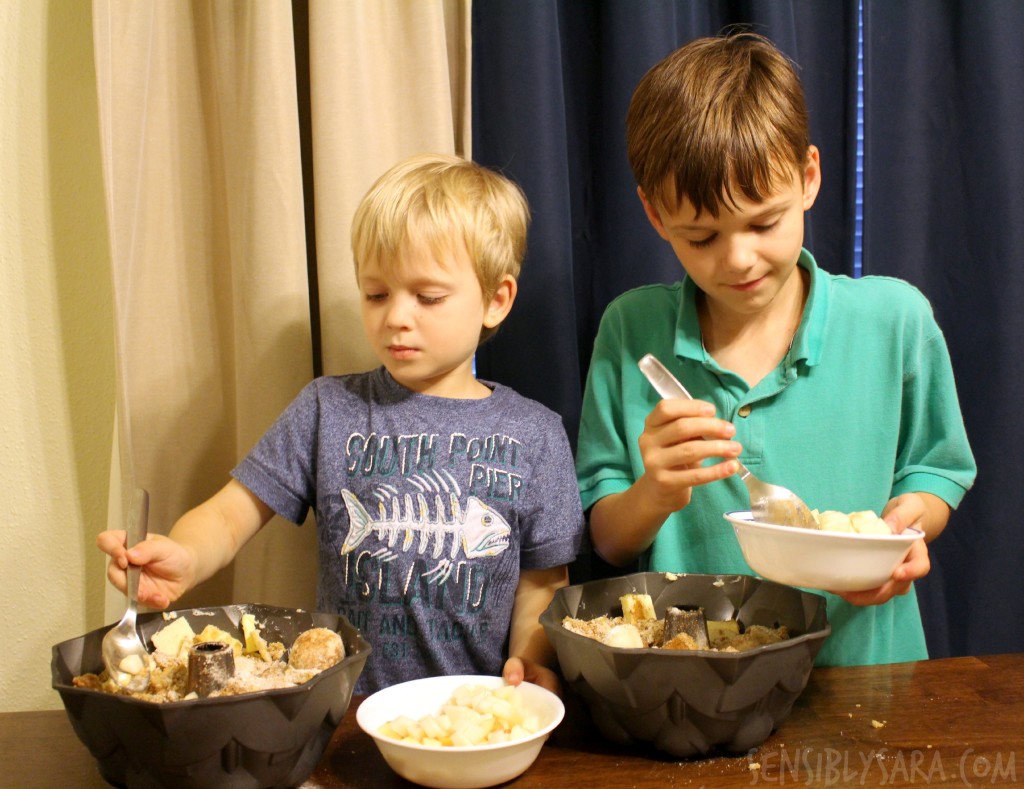 Kids in the Kitchen: Pull Apart Bread | SensiblySara.com