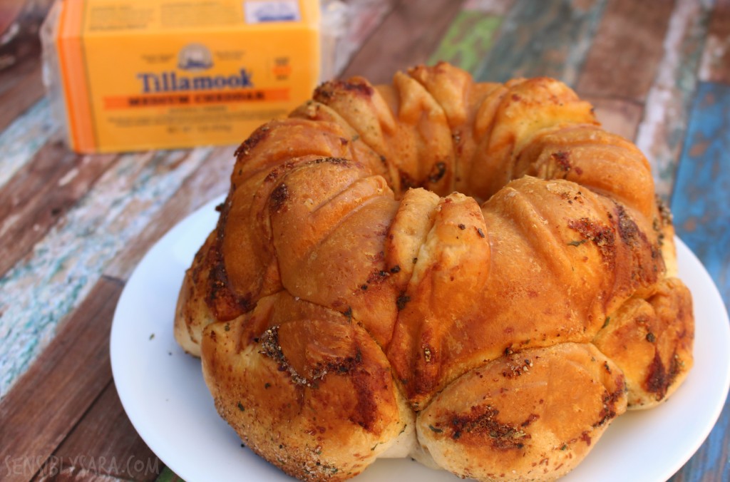 Grilled Cheese Pull Apart Bread #Recipe | SensiblySara.com