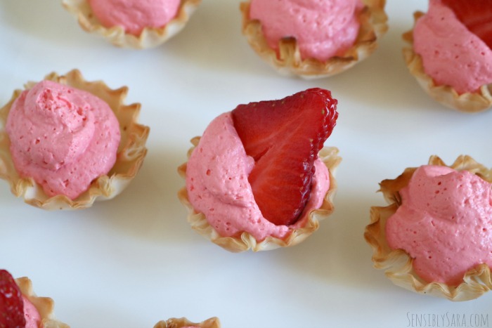 No Bake Strawberry Mousse Pie | SensiblySara.com