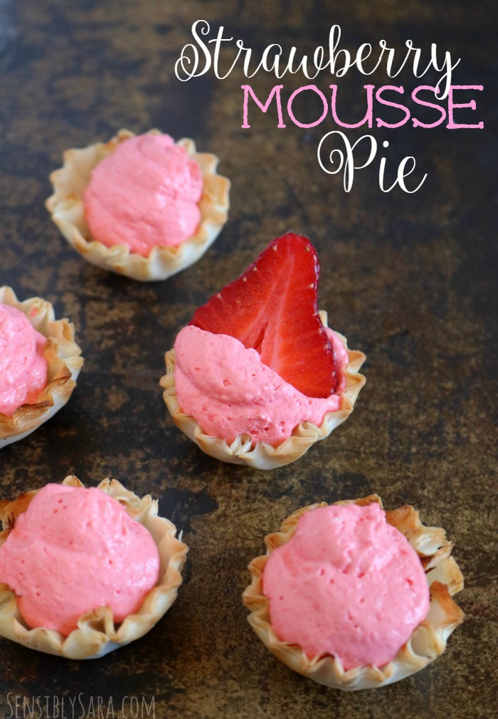 3 Ingredient No Bake Strawberry Mousse Pie | SensiblySara.com