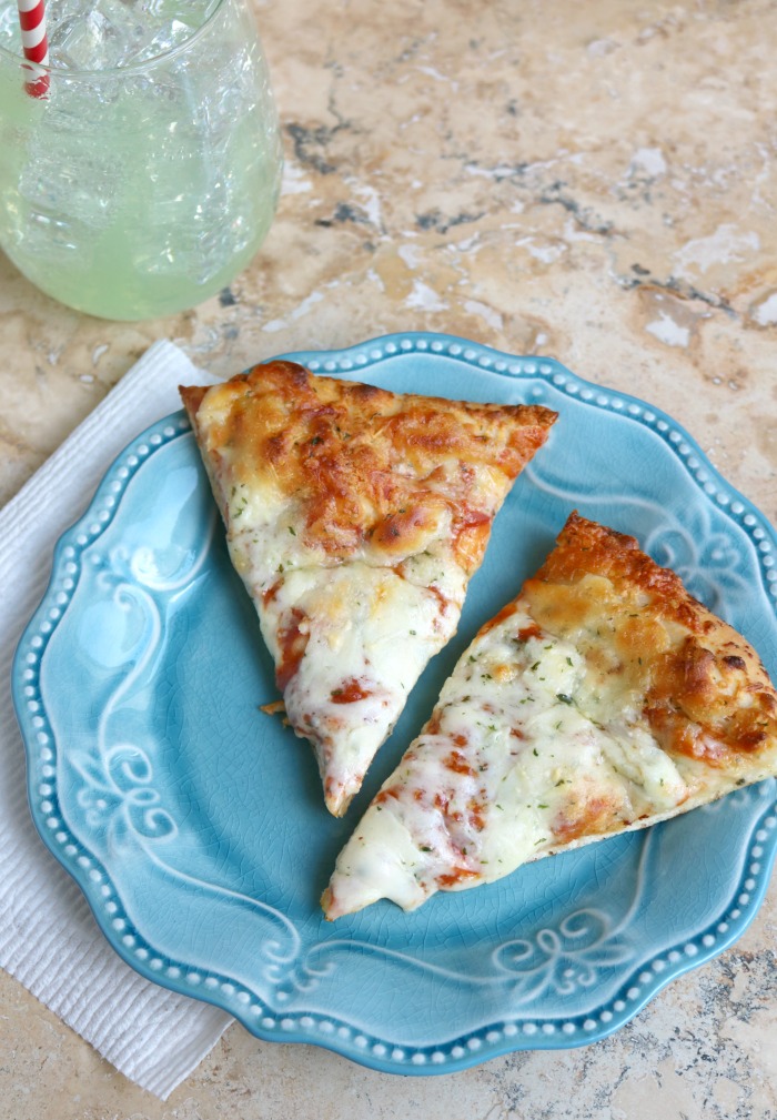 Red Baron® Brick Oven Pizza is an Easy Dinner Idea | SensiblySara.com