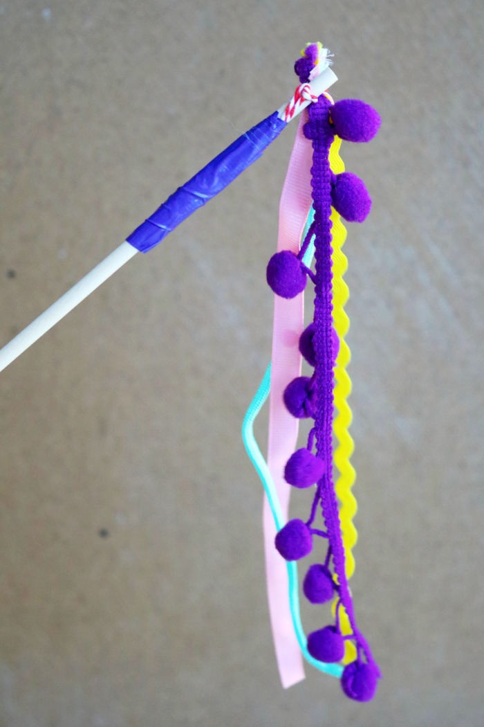 DIY Cat Wand Toy | SensiblySara.com