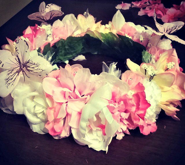 How to Make a DIY Flower Crown | SensiblySara.com