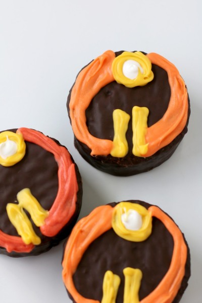 Incredibles 2 Inspired Snack Cake | SensiblySara.com