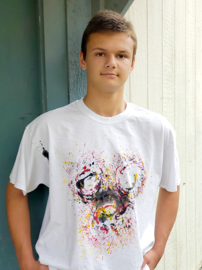 DIY Splatter Mickey Mouse Shirt | SensiblySara.com