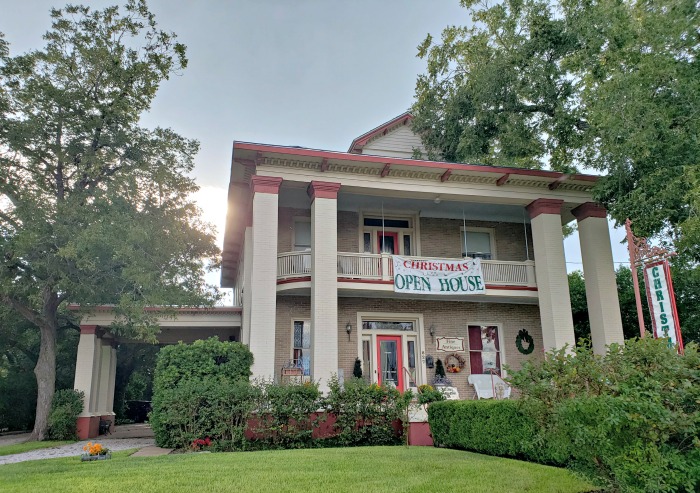 The Laurel Ridge Inn in Gonzales, Texas | SensiblySara.com