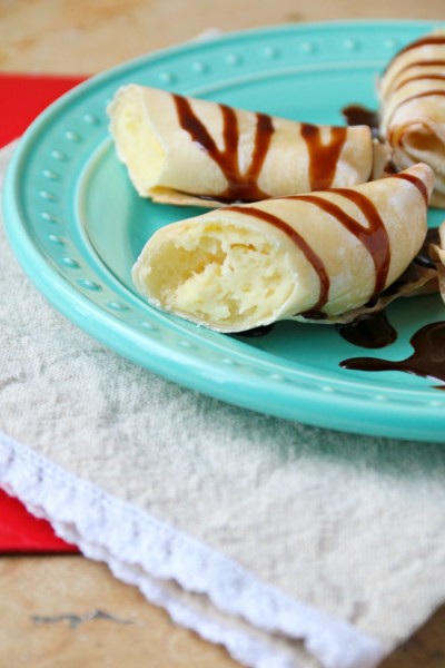 Cheesecake Egg Rolls with Chocolate Sauce | SensiblySara.com