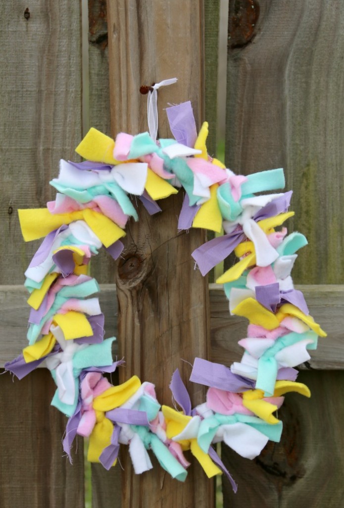 Easter Rag Wreath | SensiblySara.com