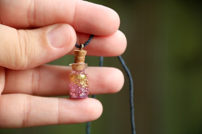 Simple Pixie Dust Necklace | SensiblySara.com