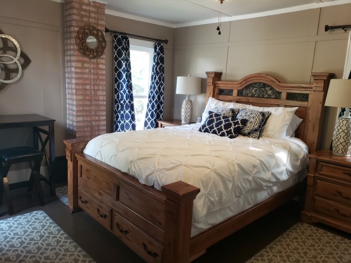 Helotes Cafe and Stay Bedroom | SensiblySara.com