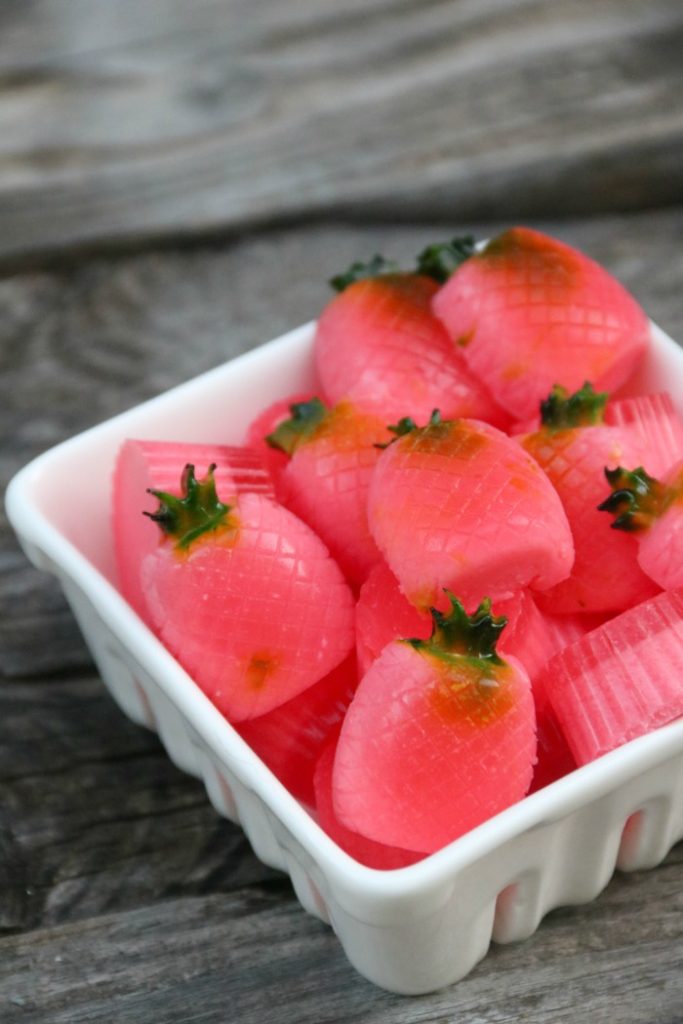 Homemade Strawberry Gummies | SensiblySara.com